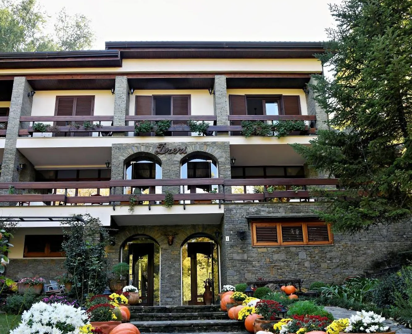 Hotel Restaurant Dreri Tirana Albânia